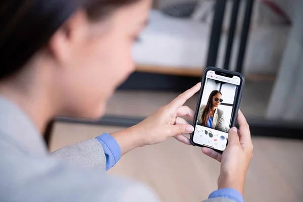 Augmented reality and sunglasses: Improving the Online Shopping Experience