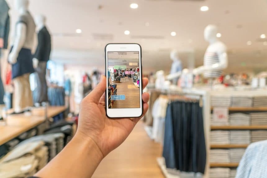 5 Reasons Why Augmented Reality is Revolutionizing Online Shopping: A Case Study of a Fashion Retail Company